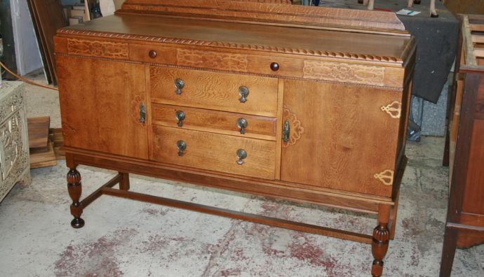 Beautiful Tudor Oak Buffet 1