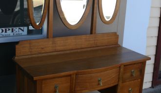 Queen Anne Dressing Table 2